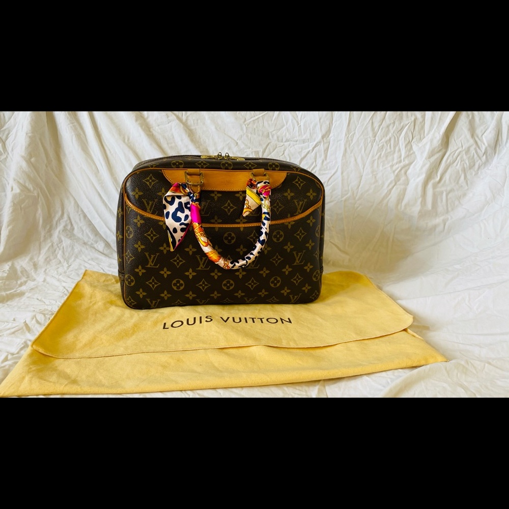 800$ Louis Vuitton Deauville in facebook